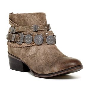 ❗️SOLD❗️Naughty Monkey Concho Booties